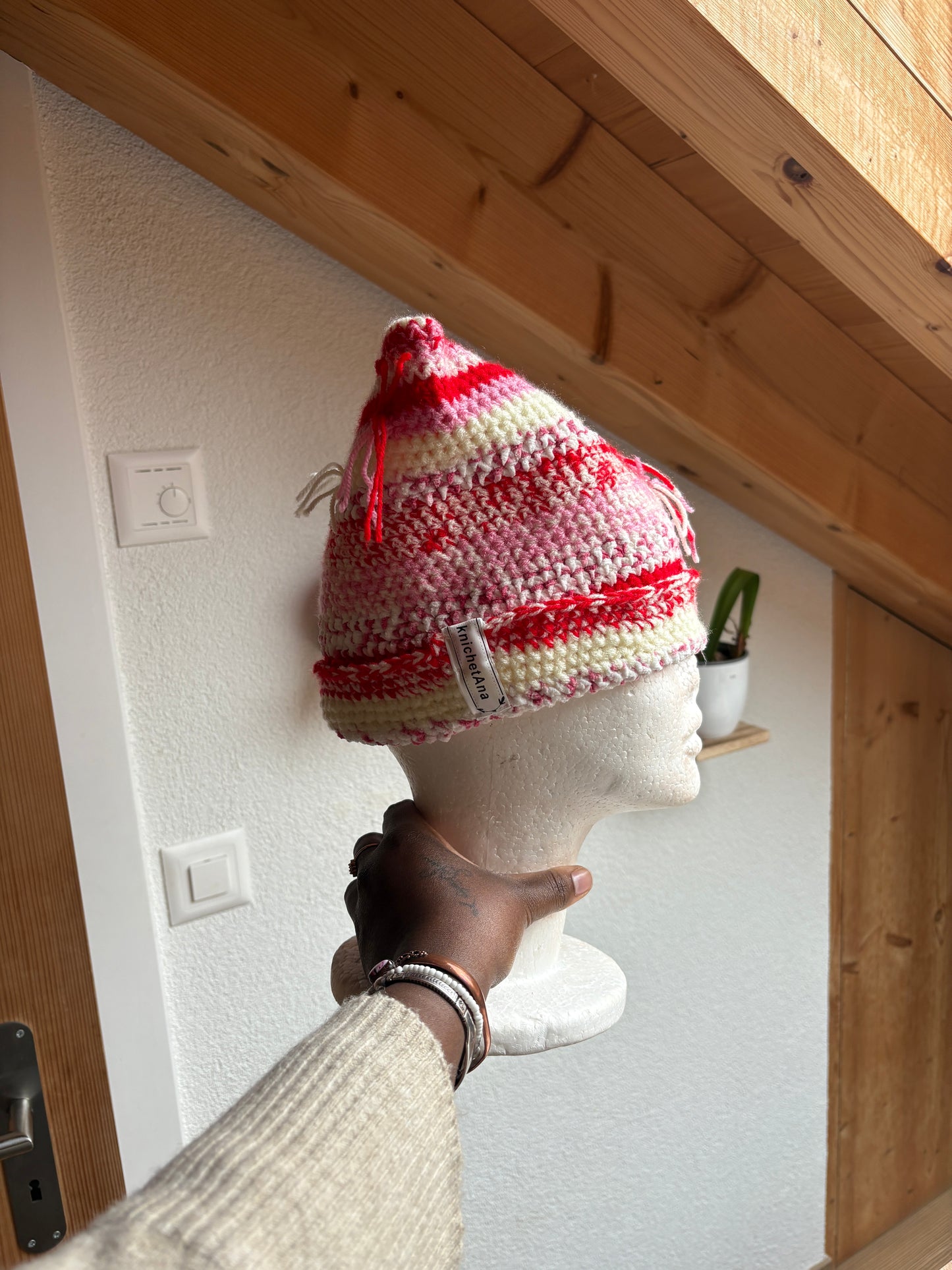 Bonnet "Cat Beanie" Artisanal – "Édition Douceur de Février"